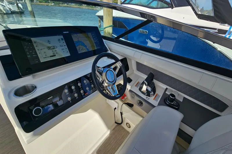 Slide: The Image of Sea Ray SLX 310 2022 - 31