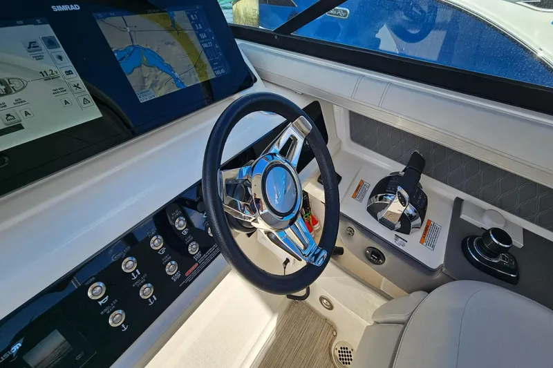 Slide: The Image of Sea Ray SLX 310 2022 - 32