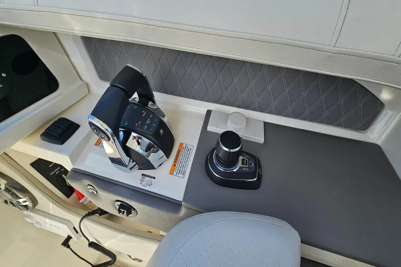 Slide: The Image of Sea Ray SLX 310 2022 - 33