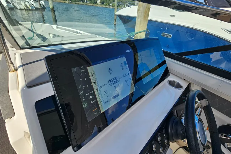 Slide: The Image of Sea Ray SLX 310 2022 - 35