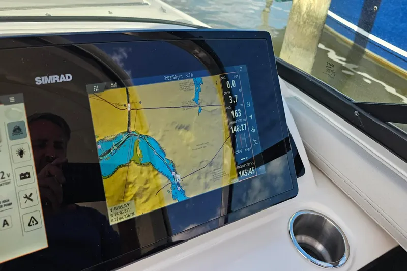 Slide: The Image of Sea Ray SLX 310 2022 - 36