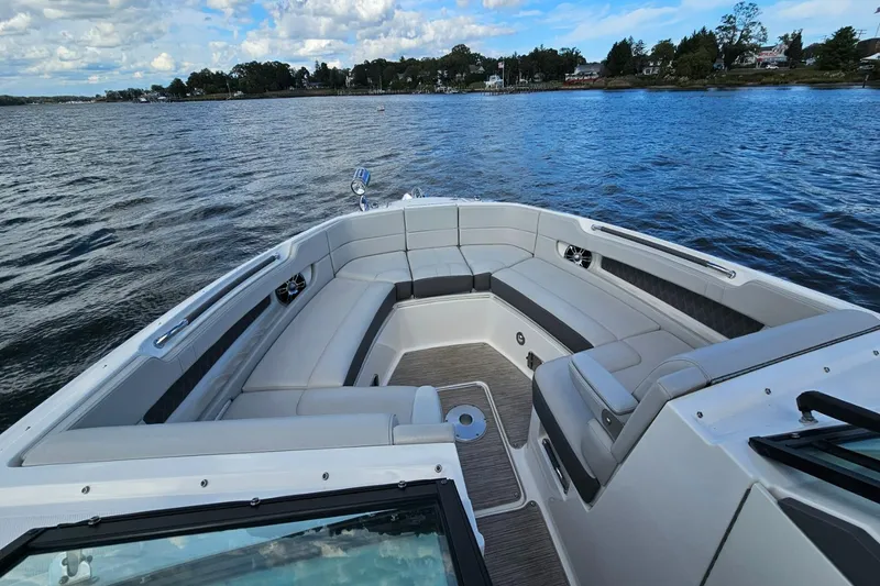 Slide: The Image of Sea Ray SLX 310 2022 - 37