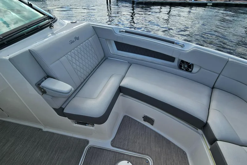 Slide: The Image of Sea Ray SLX 310 2022 - 38