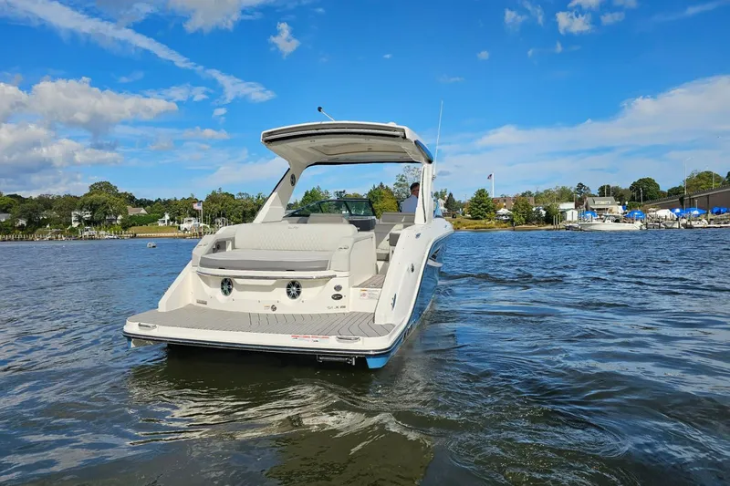 Slide: The Image of Sea Ray SLX 310 2022 - 5