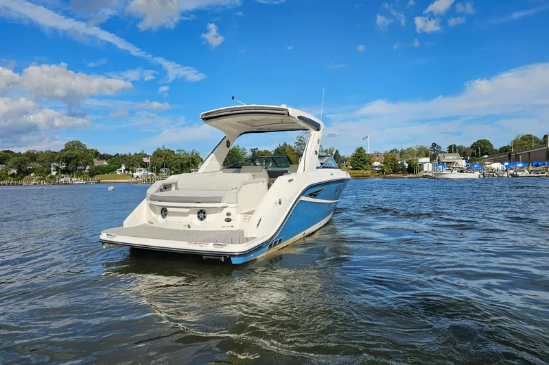 Slide: The Image of Sea Ray SLX 310 2022 - 6