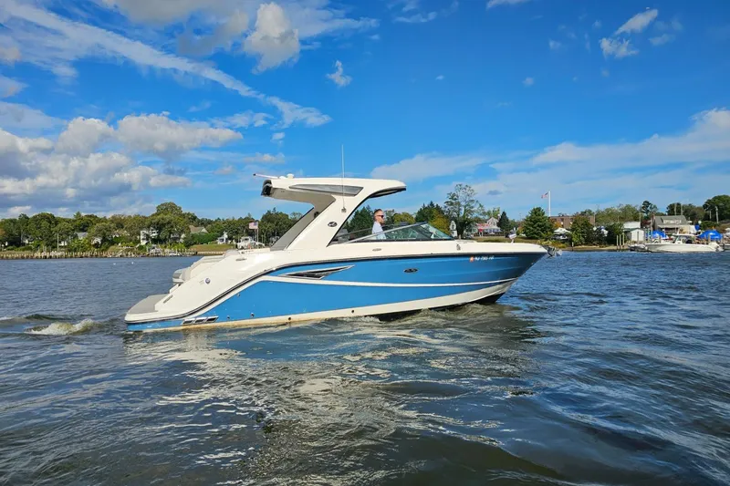 Slide: The Image of Sea Ray SLX 310 2022 - 8
