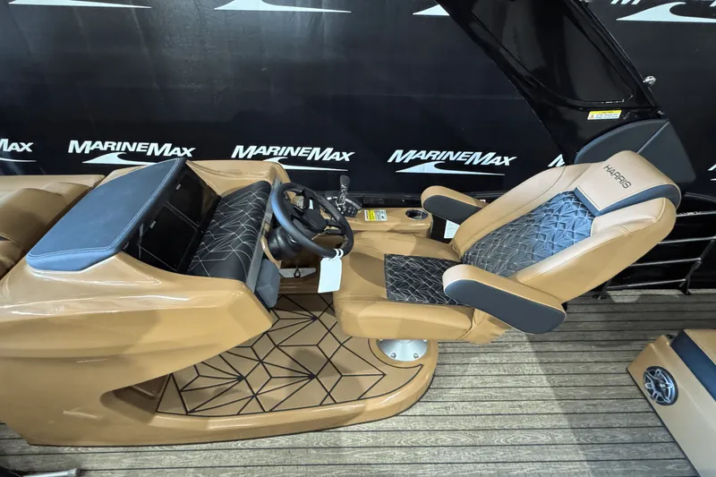 Slide: The Image of Harris Grand Mariner 250 2025 - 14