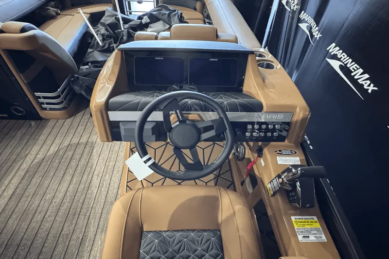 Slide: The Image of Harris Grand Mariner 250 2025 - 15