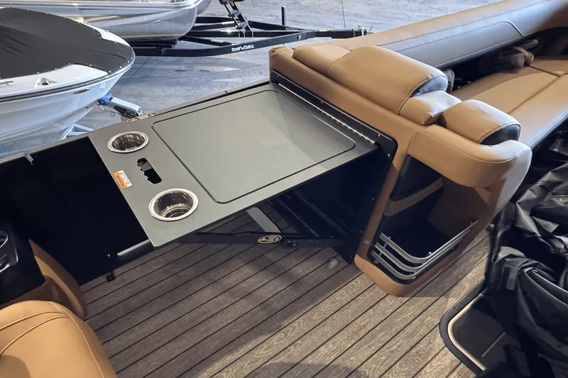 Slide: The Image of Harris Grand Mariner 250 2025 - 17