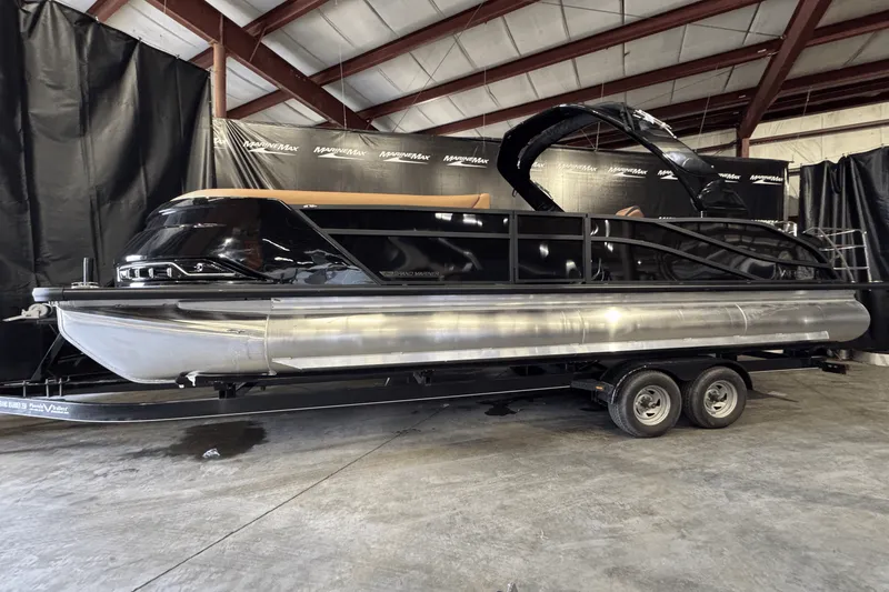 Slide: The Image of Harris Grand Mariner 250 2025 - 3