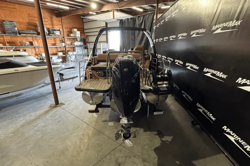 Slide: The Image of Harris Grand Mariner 250 2025 - 4