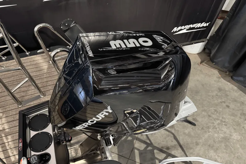 Slide: The Image of Harris Grand Mariner 250 2025 - 6