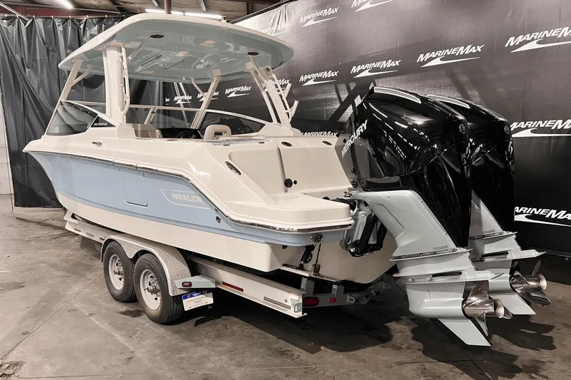 Slide: The Image of Boston Whaler 280 Vantage 2025 - 3