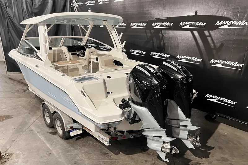 Slide: The Image of Boston Whaler 280 Vantage 2025 - 4