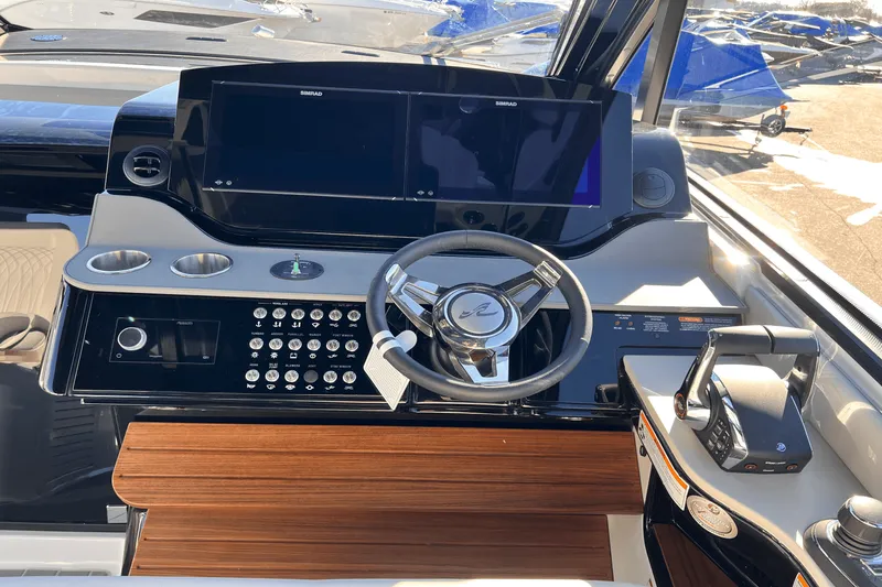 Slide: The Image of Sea Ray Sundancer 370 2025 - 11