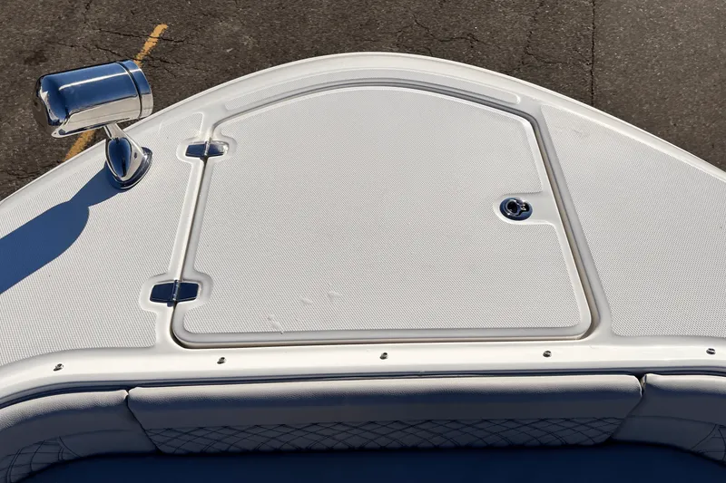 Slide: The Image of Sea Ray Sundancer 370 2025 - 25