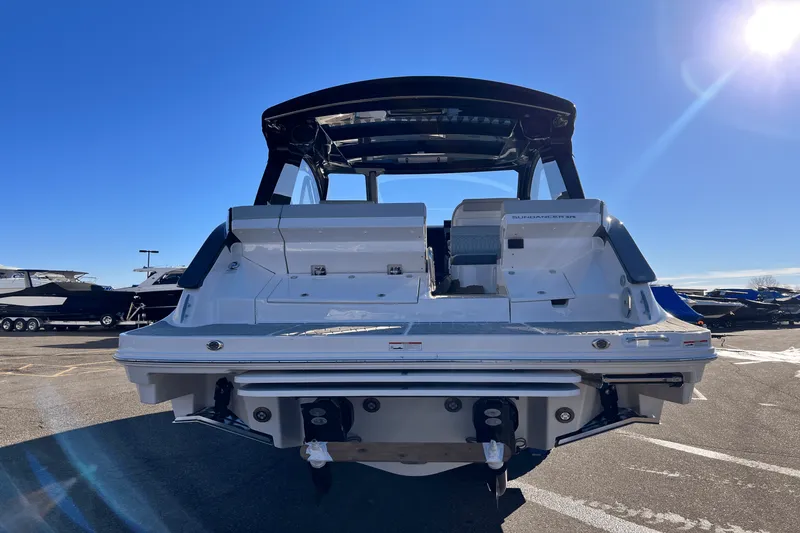 Slide: The Image of Sea Ray Sundancer 370 2025 - 5