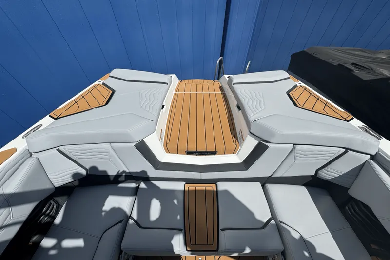 Slide: The Image of Nautique Super Air Nautique G25 2025 - 19