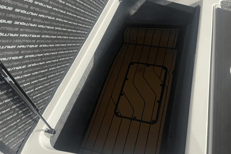 Slide: The Image of Nautique Super Air Nautique G25 2025 - 21