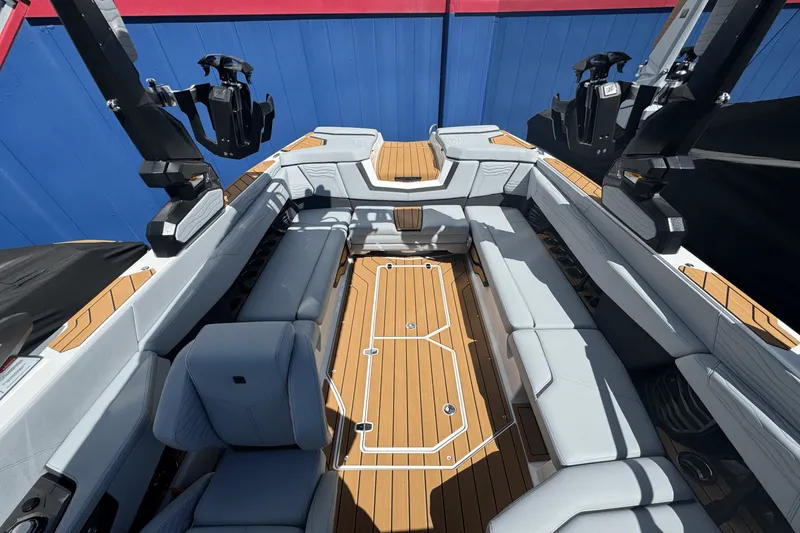 Slide: The Image of Nautique Super Air Nautique G25 2025 - 22