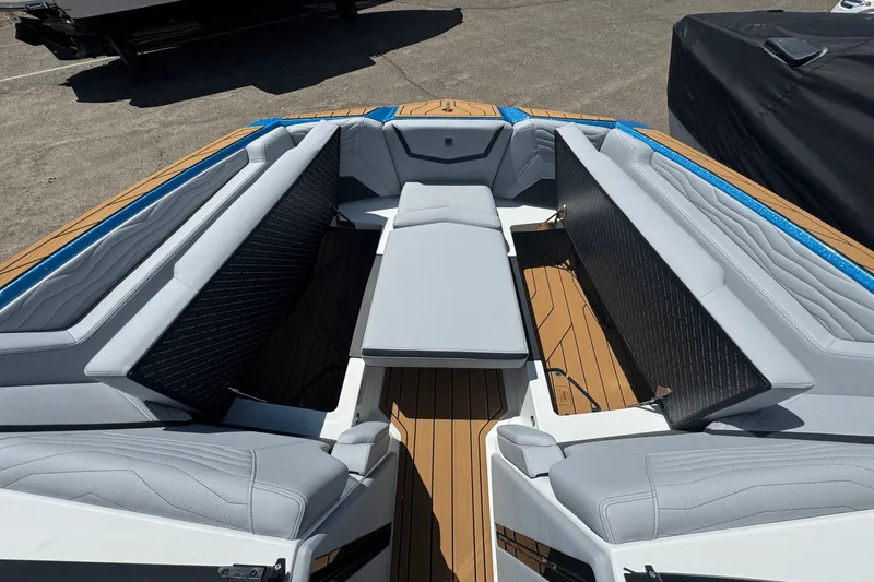 Slide: The Image of Nautique Super Air Nautique G25 2025 - 42