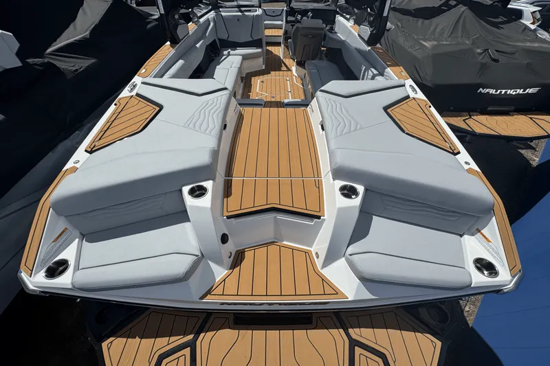 Slide: The Image of Nautique Super Air Nautique G25 2025 - 9