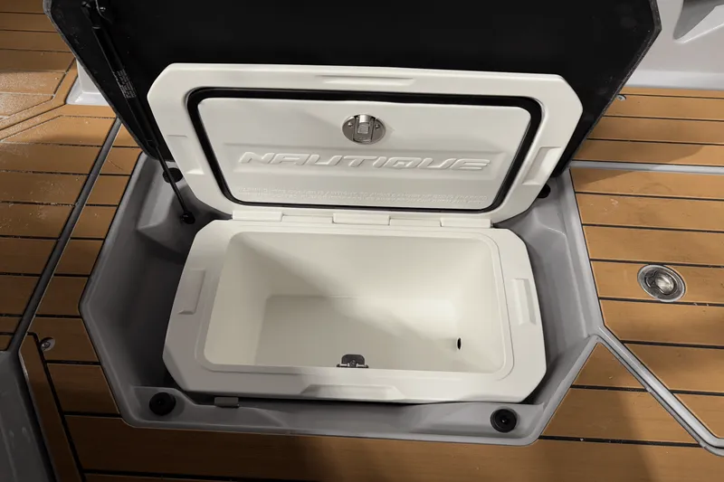 Slide: The Image of Nautique Super Air Nautique G23 2025 - 19