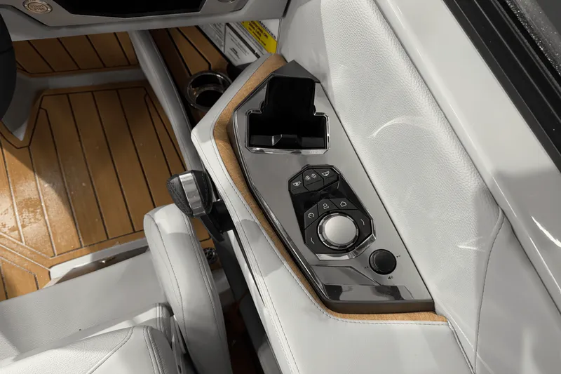 Slide: The Image of Nautique Super Air Nautique G23 2025 - 35