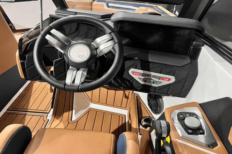 Slide: The Image of Nautique Super Air Nautique S21 2025 - 12