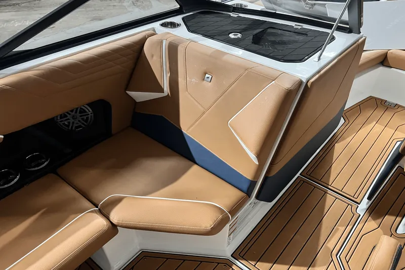 Slide: The Image of Nautique Super Air Nautique S21 2025 - 14