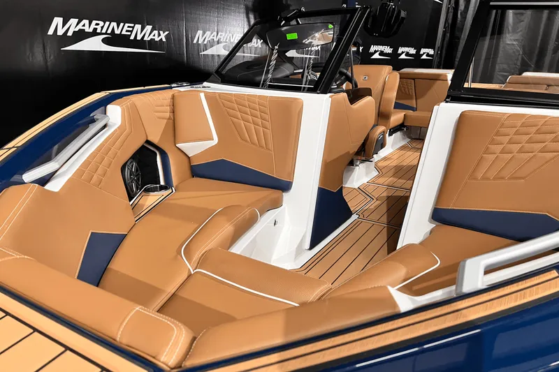 Slide: The Image of Nautique Super Air Nautique S21 2025 - 17