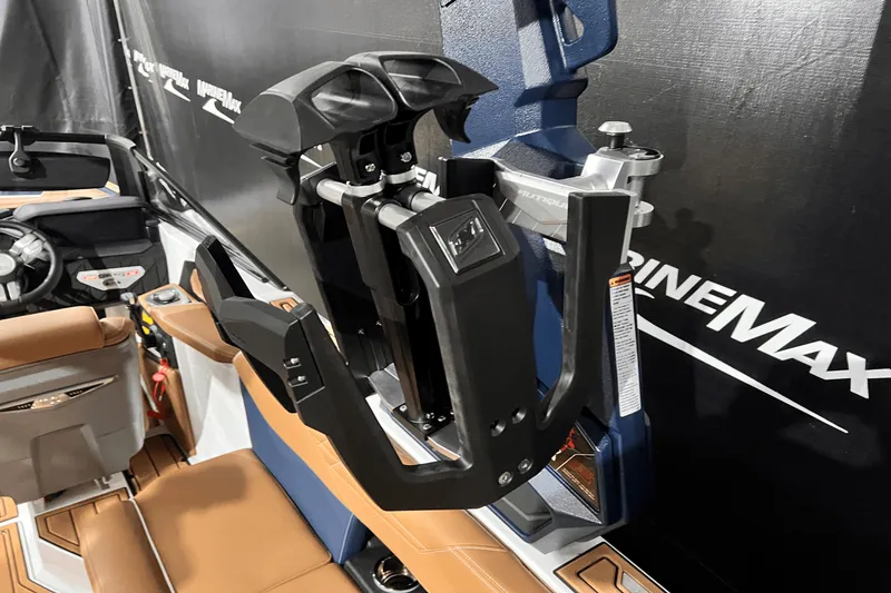 Slide: The Image of Nautique Super Air Nautique S21 2025 - 18