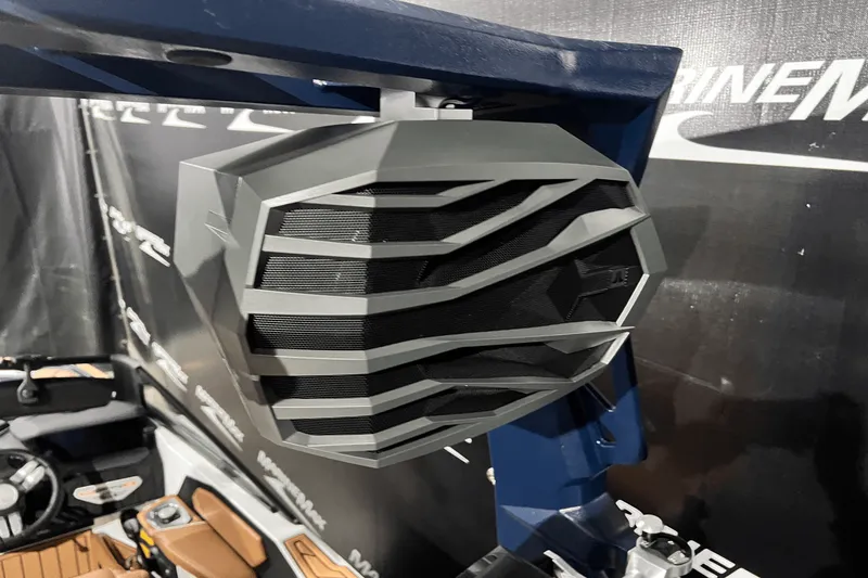 Slide: The Image of Nautique Super Air Nautique S21 2025 - 19