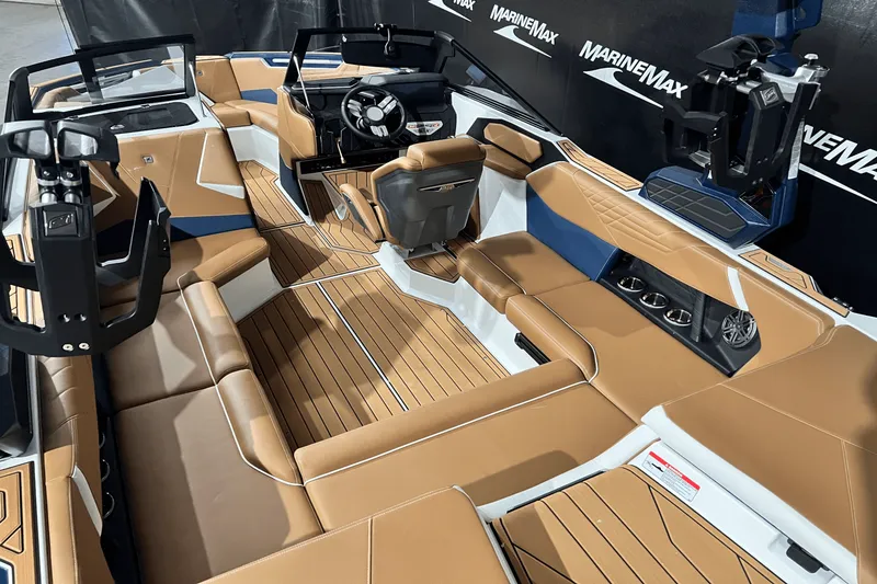 Slide: The Image of Nautique Super Air Nautique S21 2025 - 7