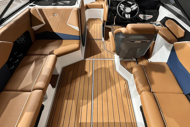 Slide: The Image of Nautique Super Air Nautique S21 2025 - 8