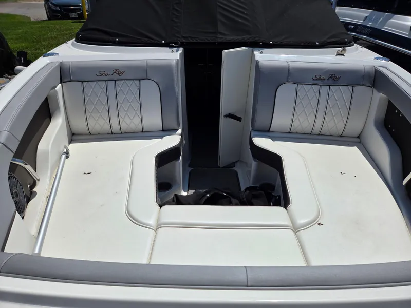Slide: The Image of Sea Ray 220 Sundeck 2017 - 11