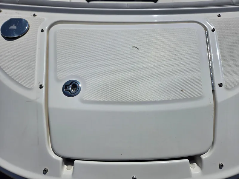 Slide: The Image of Sea Ray 220 Sundeck 2017 - 12