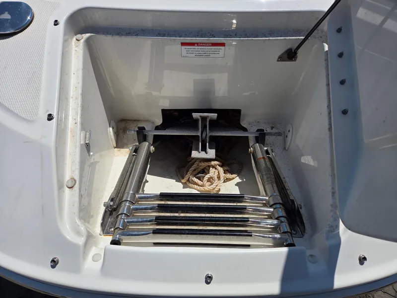 Slide: The Image of Sea Ray 220 Sundeck 2017 - 13