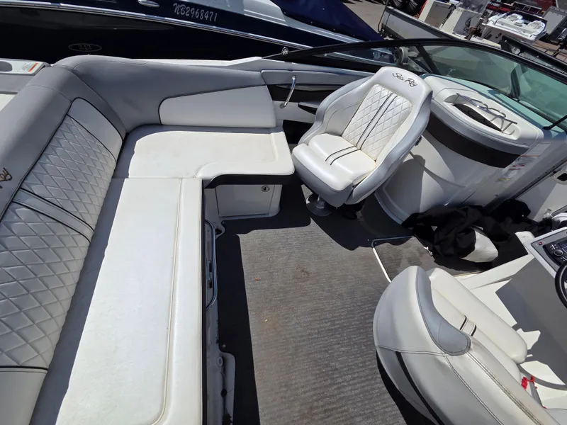 Slide: The Image of Sea Ray 220 Sundeck 2017 - 19