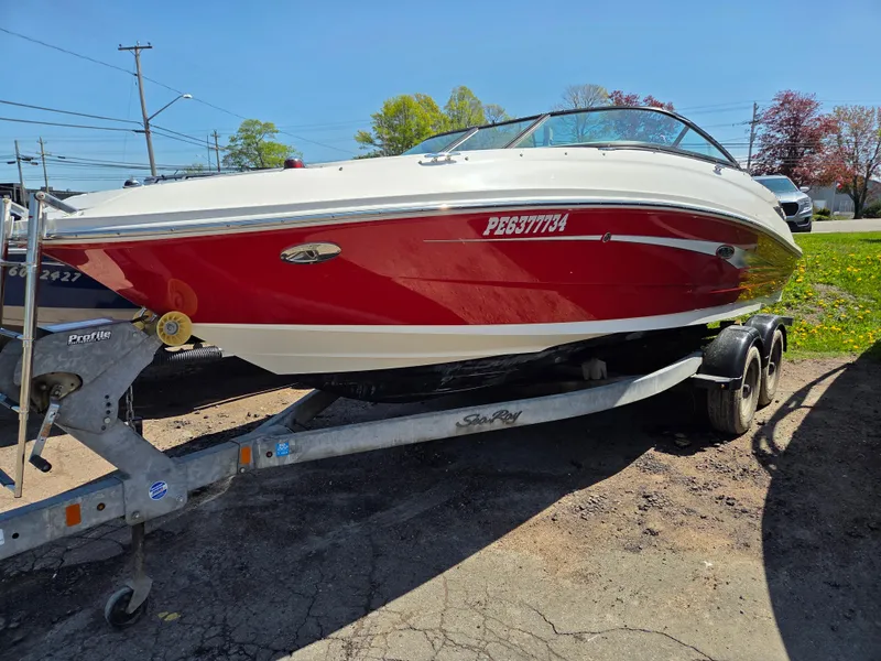 Slide: The Image of Sea Ray 220 Sundeck 2017 - 2