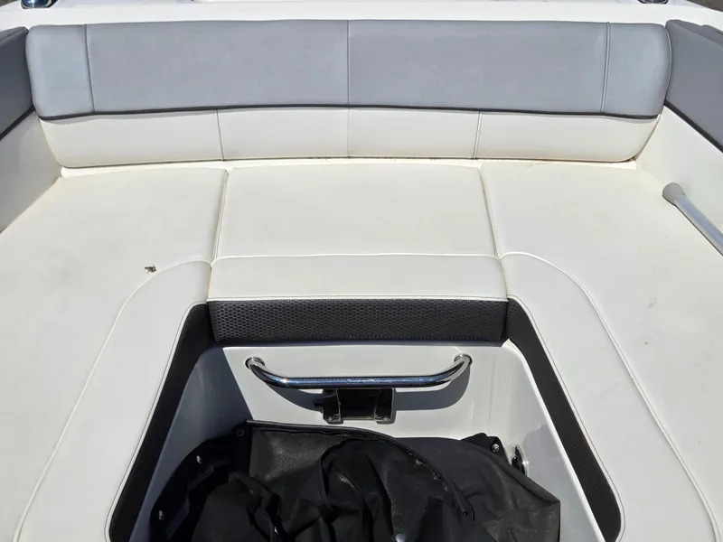 Slide: The Image of Sea Ray 220 Sundeck 2017 - 28