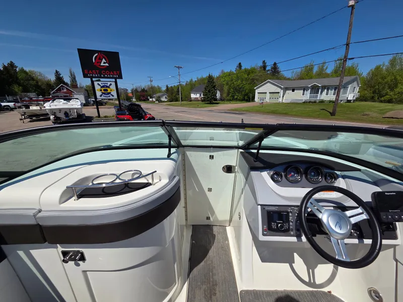 Slide: The Image of Sea Ray 220 Sundeck 2017 - 30