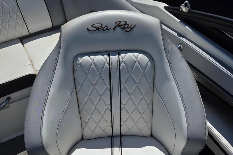 Slide: The Image of Sea Ray 220 Sundeck 2017 - 31