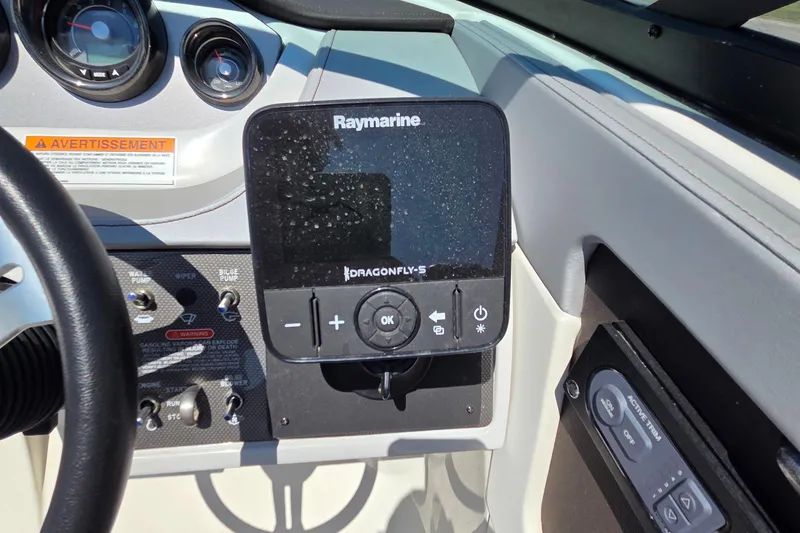 Slide: The Image of Sea Ray 220 Sundeck 2017 - 39