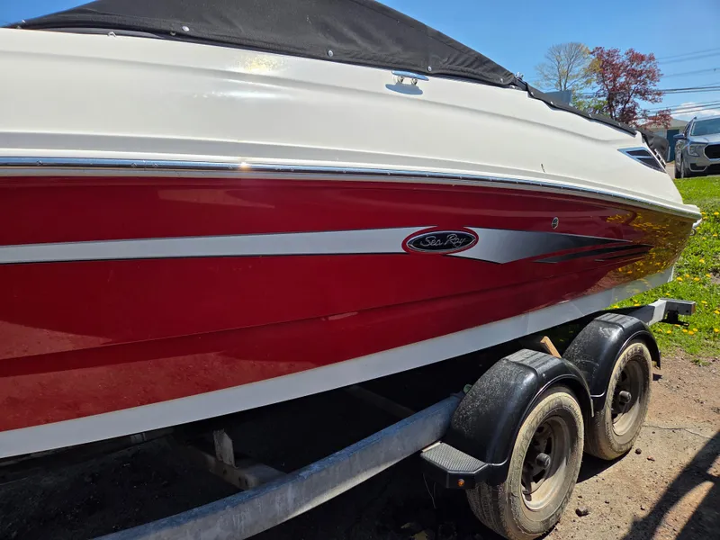 Slide: The Image of Sea Ray 220 Sundeck 2017 - 4