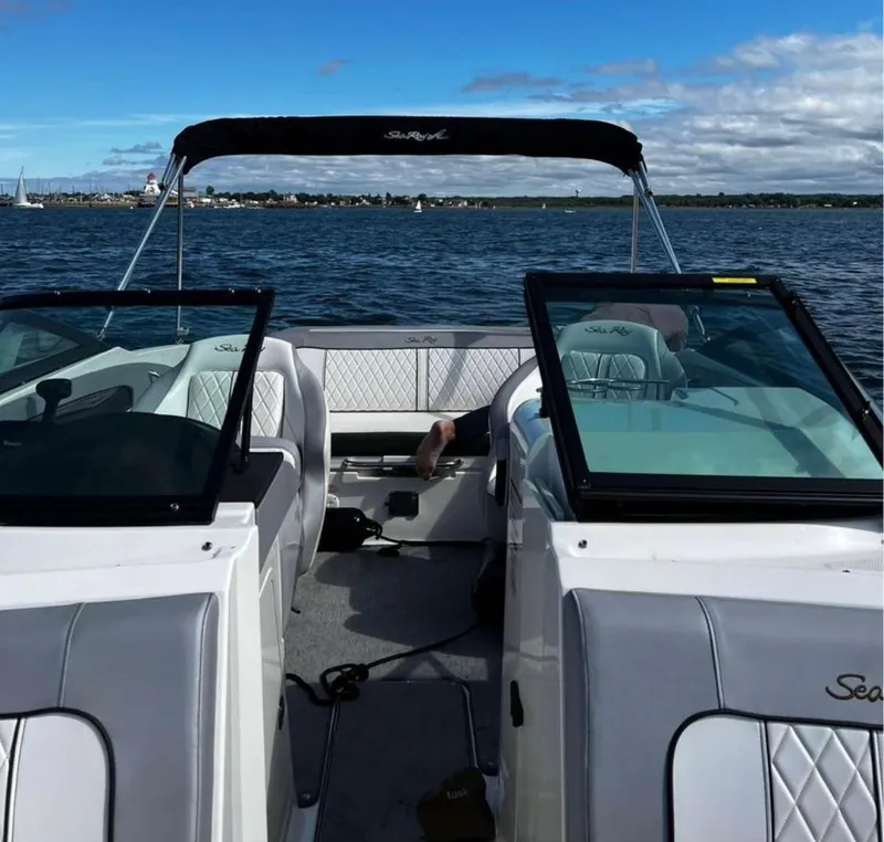 Slide: The Image of Sea Ray 220 Sundeck 2017 - 40