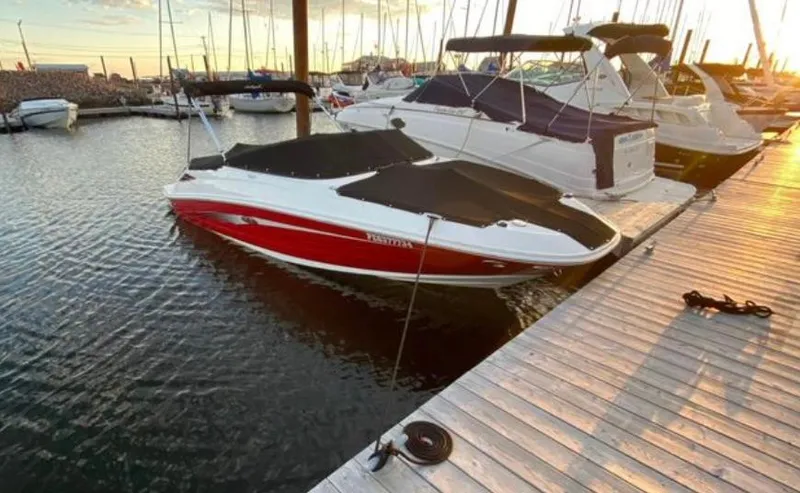 Slide: The Image of Sea Ray 220 Sundeck 2017 - 43