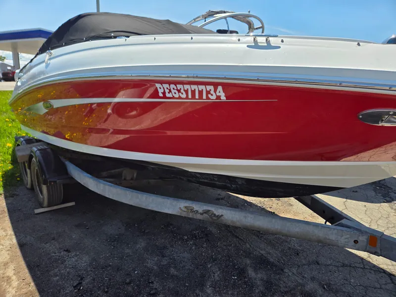 Slide: The Image of Sea Ray 220 Sundeck 2017 - 5