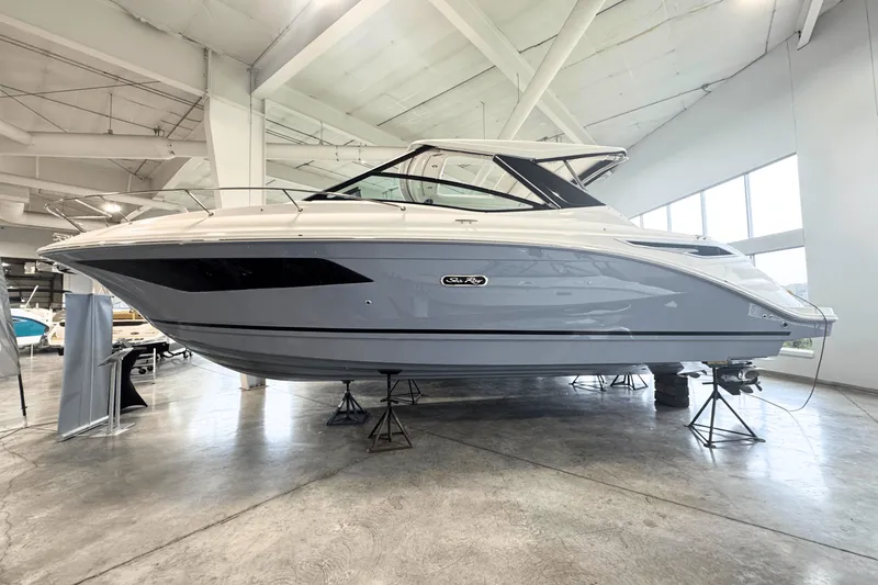 Slide: The Image of Sea Ray Sundancer 320 2025 - 1