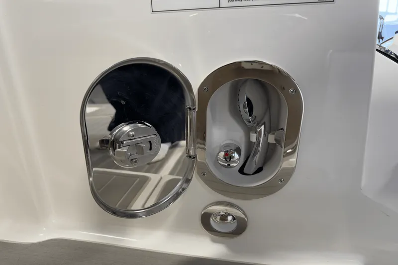 Slide: The Image of Sea Ray Sundancer 320 2025 - 12